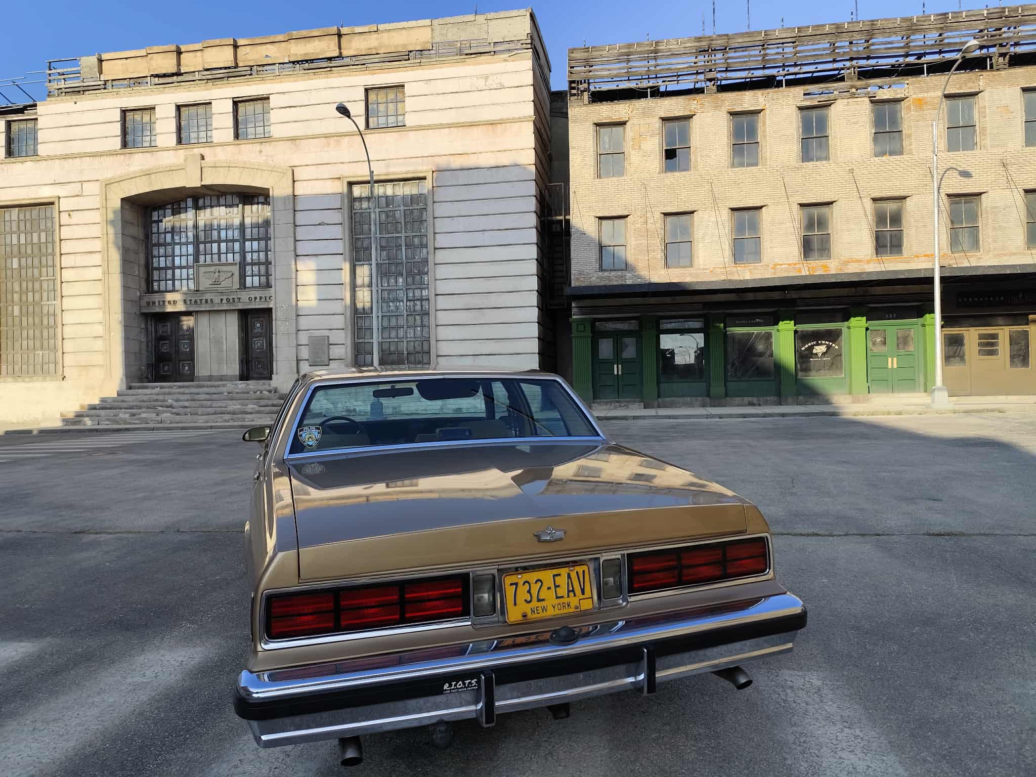 Chevrolet Caprice Classic full body profile shot