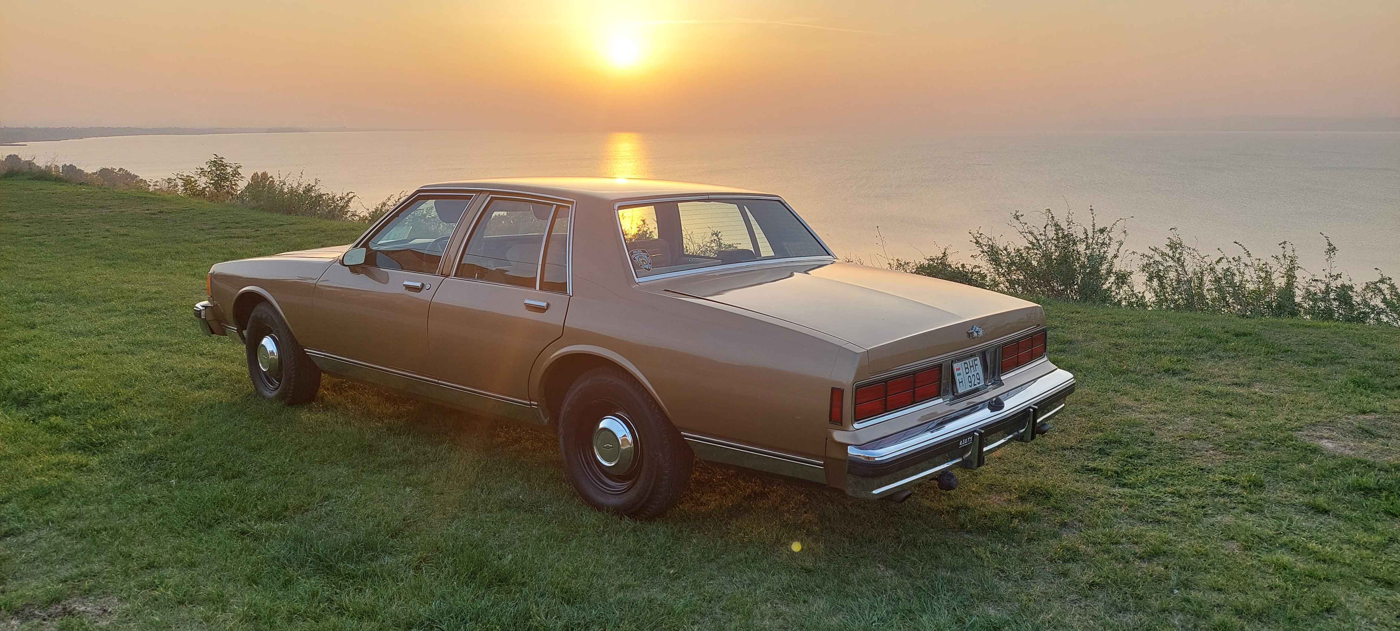 Chevrolet Caprice Classic front grille and headlights detail